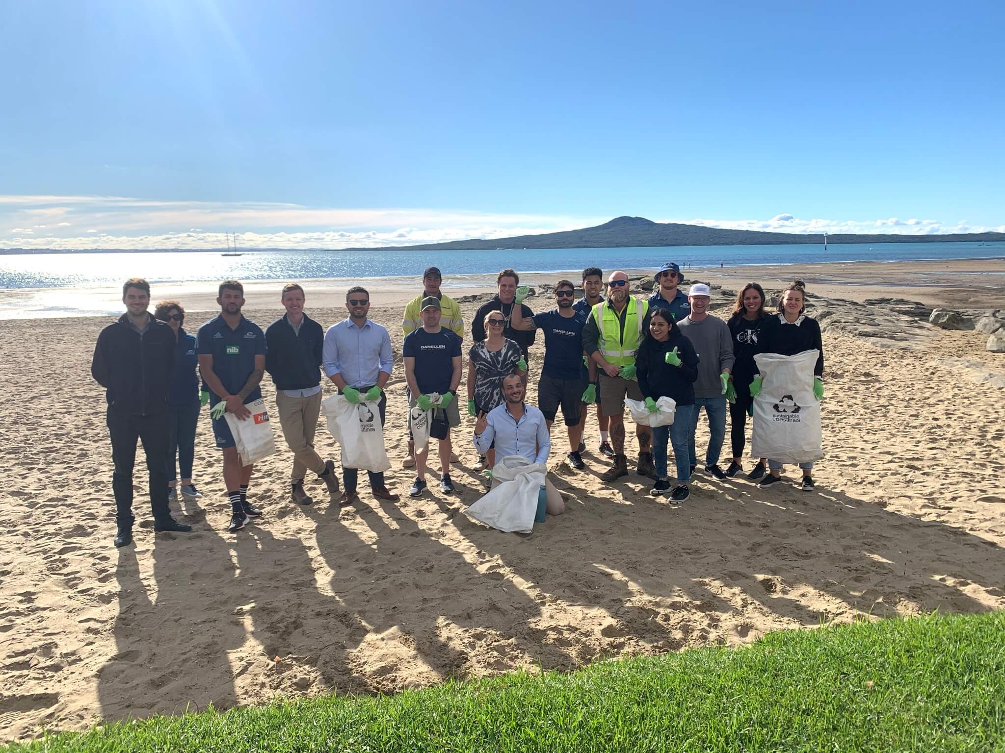 GN Construction & The Blues Beach Clean Up with Sustainable Coastlines